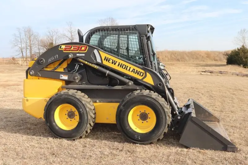 2017 New Holland L230