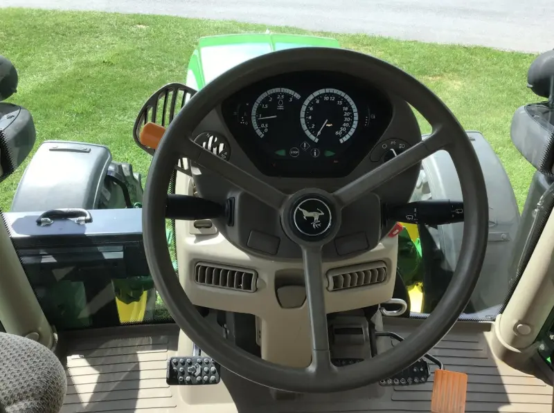 2016 John Deere 6110R