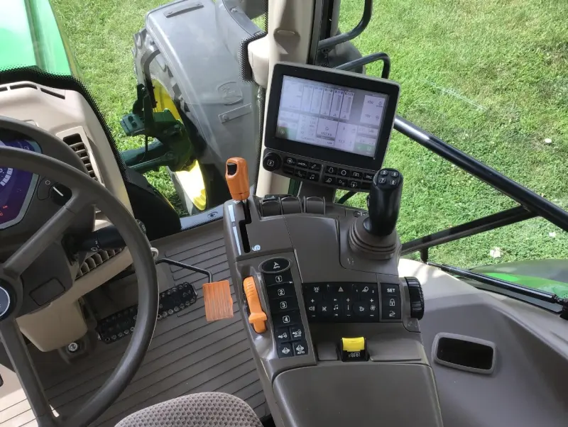 2016 John Deere 6110R