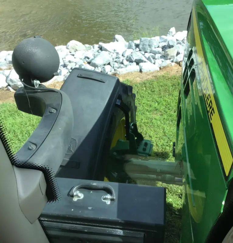 2016 John Deere 6110R