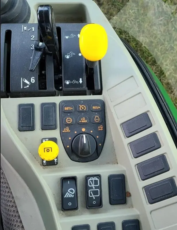 2016 JOHN DEERE 3046R